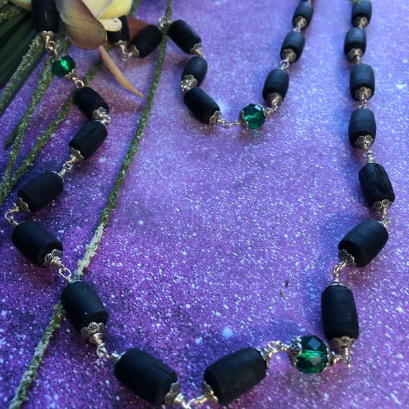 34 1/2 black Tulasi Tulsi with green crystal glass beads - Picture 4 of 5